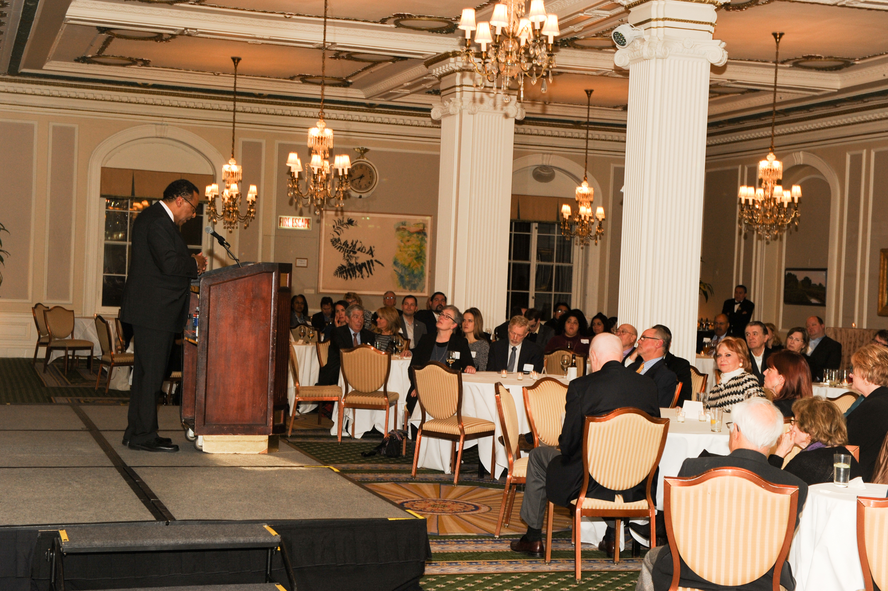 Clarence Page gives addresses attendees at the Union Club of Chicago. (Photo by Paul Berg.)
