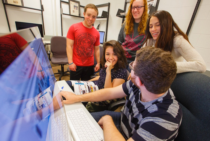 DePaulia staffers gathered around computer DePaulia staffers gathered around computer